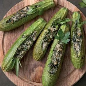 Taze otlu fırında mini kabak 