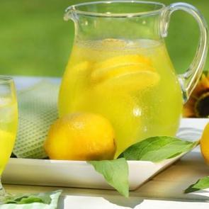 Hızlı kilo verdiren 2 günlük limonata diyeti