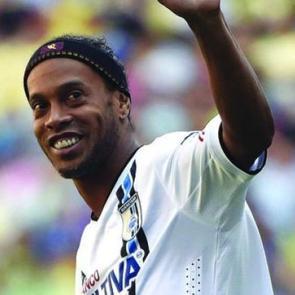 Ronaldinho transferinde kritik g&uuml;n