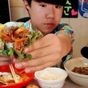 Yemek yiyerek 1500 dolar kazanıyor!