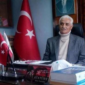 O koltuğa oturan &ouml;l&uuml;yor