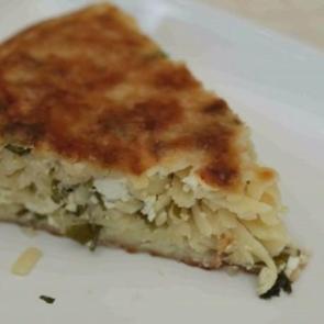 Tavada pratik makarna böreği