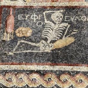 Hatay'da bulunan mozaiğin terc&uuml;mesi bitti