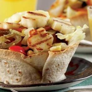 Izgara ke&ccedil;i peynirli salata tarifi 