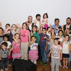 Dünya yetimleri aynı sofrada buluştu