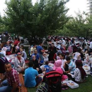 Kayısı Bahçesi’nde İftar keyfi