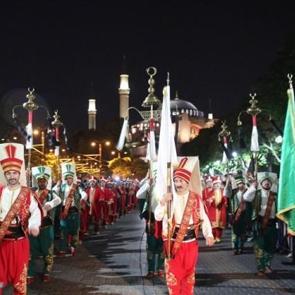 Fatih'te tarihi baklava alayı coşkusu