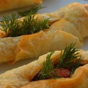 Kıymalı karnıyarık b&ouml;rek tarifi