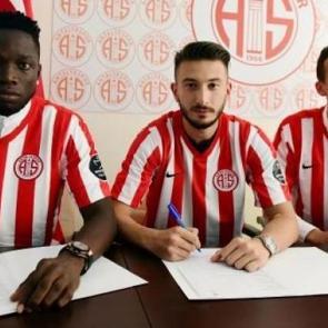 Antalyaspor'da 3 imza birden!