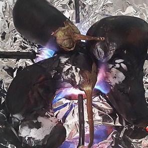 Patlıcan ocakta nasıl közlenir? Patlıcan közlemenin püf noktaları