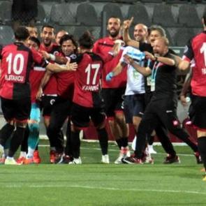 Renktaşların m&uuml;cadelesinde Gen&ccedil;ler g&uuml;ld&uuml;