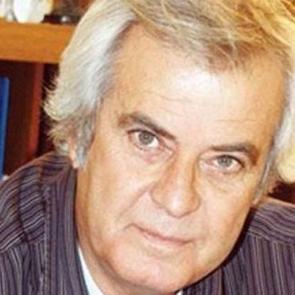 Tarık Akan'ın oğlu amcasını topa tuttu! - Tarık Akan'ın ger&ccedil;ek ismi ortaya &ccedil;ıktı