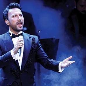Megastar Tarkan Harbiye'yi salladı