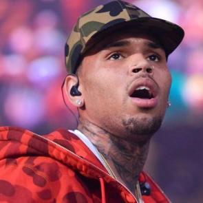 &Uuml;nl&uuml; şarkıcı g&ouml;zaltına alındı