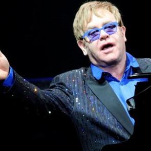 Elton John'dan d&uuml;nya yıldızlarına T&uuml;rkiye mesajı