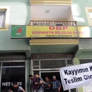 A&ccedil;lık grevi yapan 27 kişi g&ouml;zaltına alındı