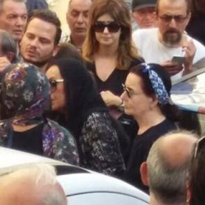 T&uuml;rkan Şoray'ın zor anları: Cenazede fenalaştı