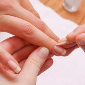 Manik&uuml;r yaparken ellerinizi sıcak suda bekletmeyin