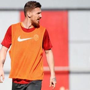 Bursaspor ve Serdar Aziz masaya oturuyor