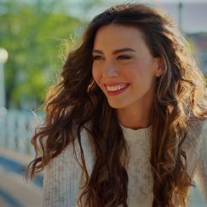 R&uuml;veyda &Ouml;ks&uuml;z kimdir, aslen nerelidir? - Biyografisi