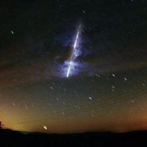 Son yılların en b&uuml;y&uuml;k meteoru D&uuml;nya'ya &ccedil;arptı