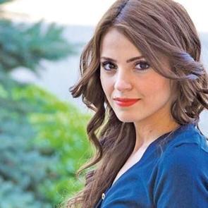 Ezgi Ey&uuml;boğlu kimdir? Aslen nereli ve ka&ccedil; yaşındadır?