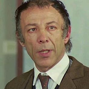 M&uuml;nir &Ouml;zkul&rsquo;a binasında yangın şoku! &Uuml;nl&uuml; ismin elleri yandı