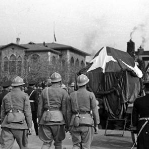 Atat&uuml;rk'&uuml;n Dolmabah&ccedil;e'den Anıtkabir'e yolculuğu