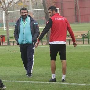 &Uuml;mit &Ouml;zat siftah yaptı!