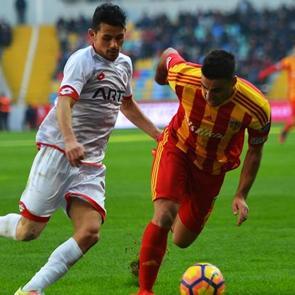 &Uuml;mit &Ouml;zat ilk ma&ccedil;ında kazandı!