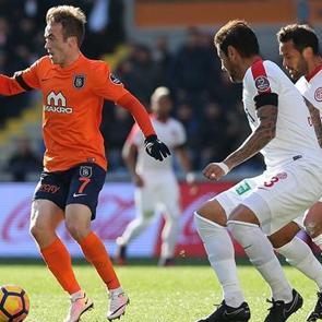 Gol d&uuml;ellosunda Başakşehir yara aldı!