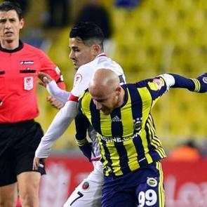 Gen&ccedil;ler geriden gelip F.Bah&ccedil;e'yi yıktı!