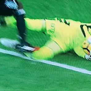 Beşiktaş-Bursa ma&ccedil;ında &ccedil;ok tartışılan pozisyonlar