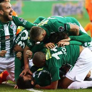 Timsah'ın y&uuml;r&uuml;y&uuml;ş&uuml; devam ediyor!