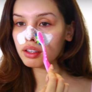 Siyah noktalardan diş fır&ccedil;ası ile kurtulun