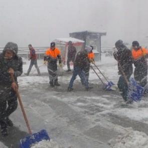İBB Gen&ccedil;lik Meclisi kar &ccedil;alışmalarına katıldı