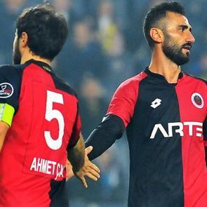 Sel&ccedil;uk Şahin'den Ahmet &Ccedil;alık'a: Oralara gitmek...