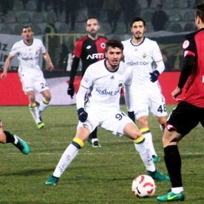 Fenerbah&ccedil;e 10 kişiyle tutunamadı