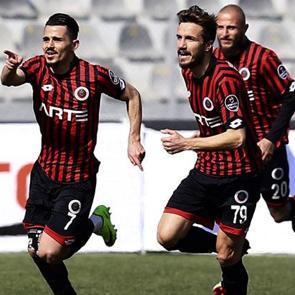 Gen&ccedil;lerbirliği evinde 'G&uuml;rledi!'