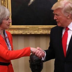 &Ouml;d&uuml;l t&ouml;reninde ağır g&ouml;nderme: Kuklalar!