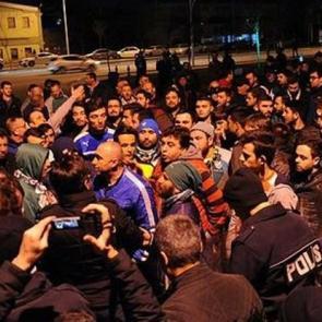 Bursasporlu futbolculara bı&ccedil;aklı saldırı