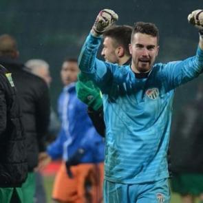 8 penaltıdan 4&rsquo;&uuml;n&uuml; kurtardı!