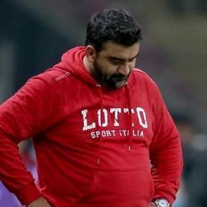 &Uuml;mit &Ouml;zat: Her baba yiğidin harcı değil