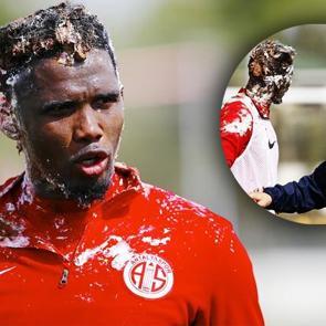 Eto'o &ccedil;ılgına d&ouml;nd&uuml;! Ortalık fena karıştı