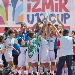 U12 İzmir Cup'ta şampiyon Bursaspor oldu