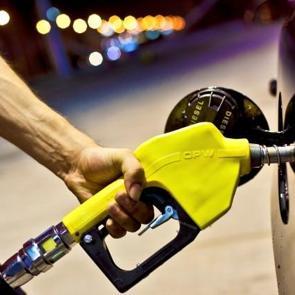 Dolar d&uuml;şt&uuml;, benzine indirim geldi