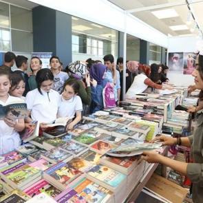 Kitap fuarını ilk üç gün 50 bin kişi ziyaret etti