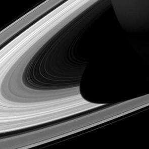 Cassini kayda aldı! Kısalıyor