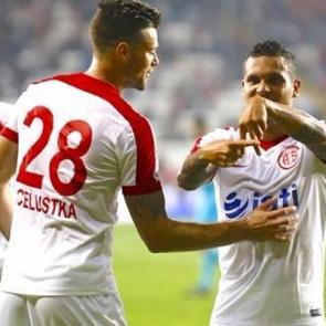 Antalyaspor'da ayrılık! Ailevi sebeplerden...