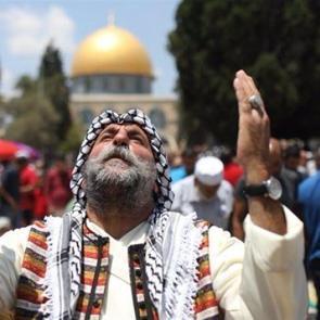 250 bin kişilik cuma namazı